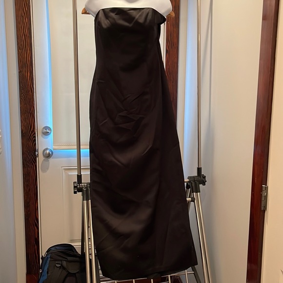 Sexy black strapless gown Laundry by Shelli Segal - Picture 2 of 5